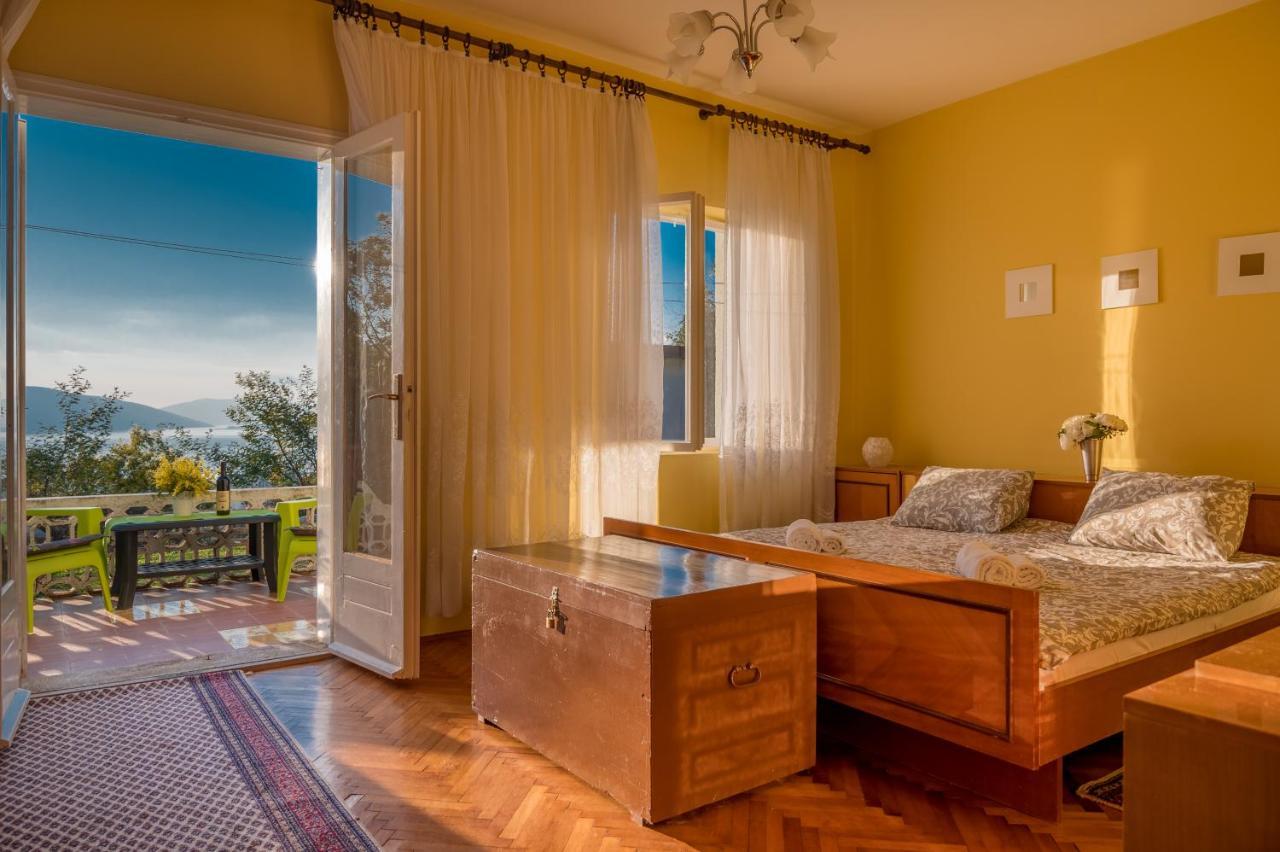 Holiday Home Nives Тиват Екстериор снимка