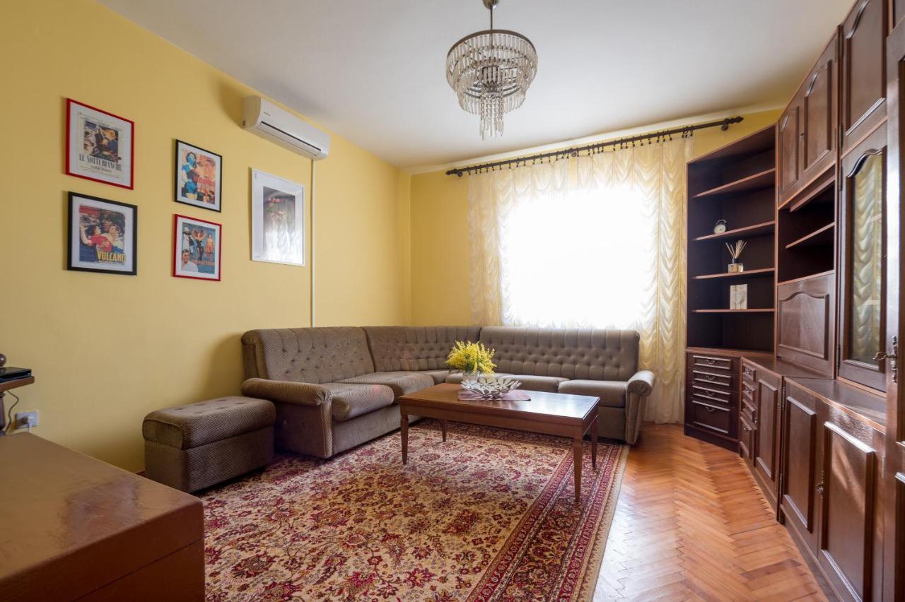 Holiday Home Nives Тиват Екстериор снимка
