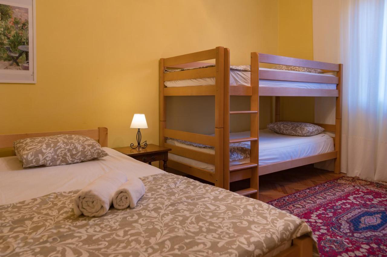 Holiday Home Nives Тиват Екстериор снимка
