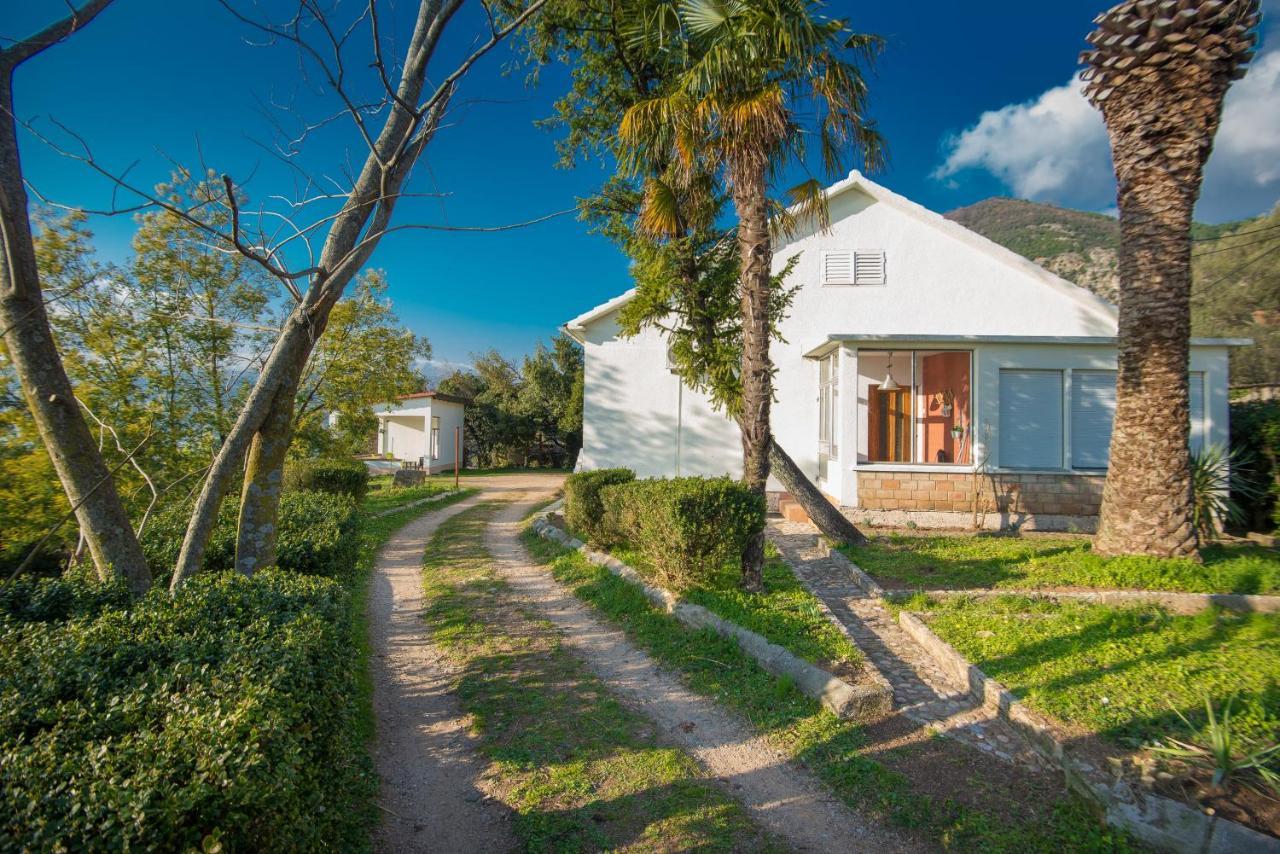 Holiday Home Nives Тиват Екстериор снимка