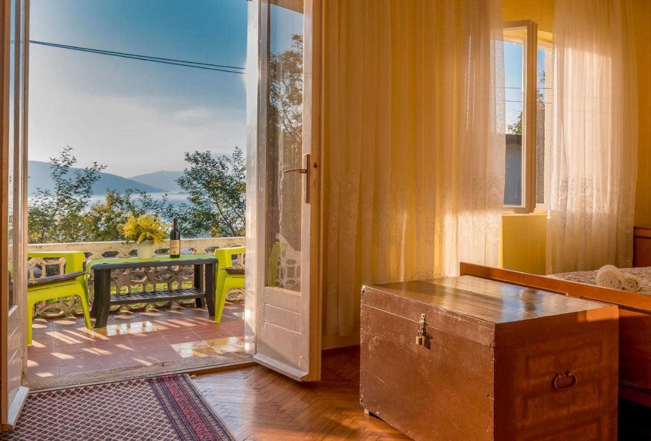 Holiday Home Nives Тиват Екстериор снимка