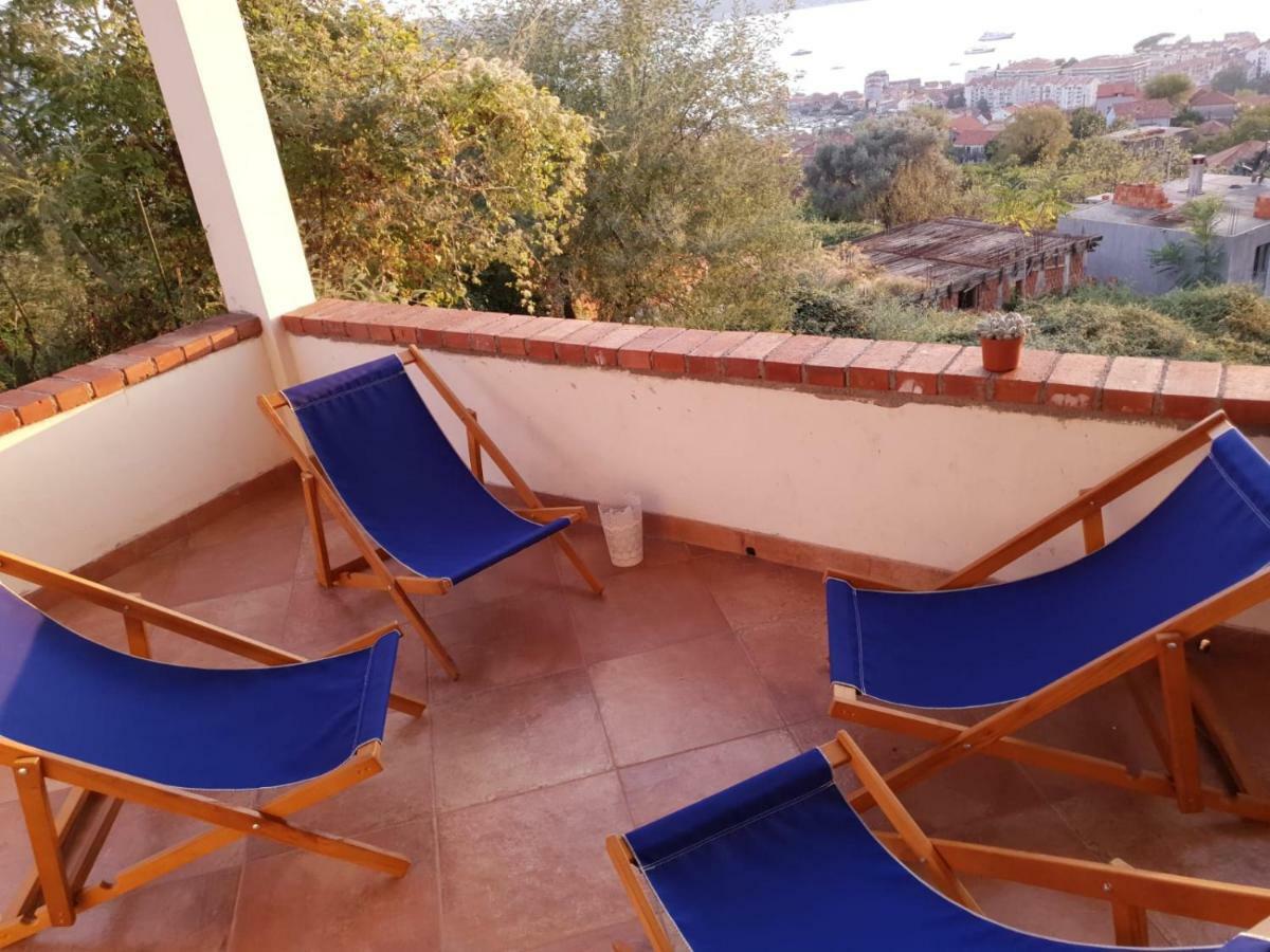 Holiday Home Nives Тиват Екстериор снимка